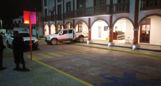 Grupo armado roba patrulla e intenta llevarse cajero en Coronango