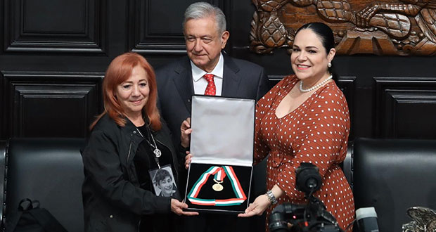 Ibarra encarga a AMLO medalla hasta saber verdad de desaparecidos