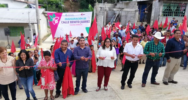 Inauguran electrificación y pavimentación en Ávila Camacho, Xicotepec