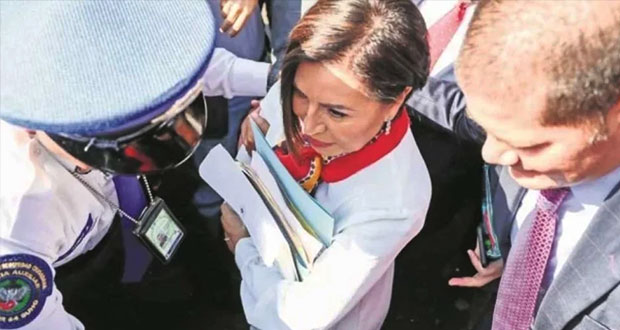 Juez ratifica prisión preventiva a Rosario Robles por riesgo de fuga