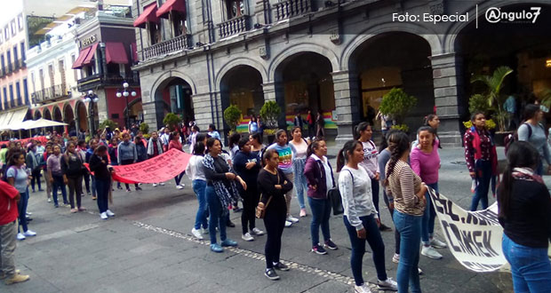 Normalistas de Teteles se van a paro y marchan; exigen mejorar instalaciones