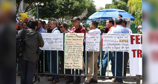 Protestan en informe de edil de Tehuacán y Comuna blinda el palacio