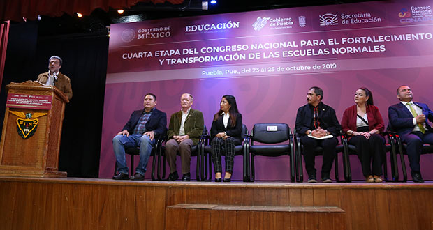 SEP acuerda con Normalistas de Puebla enviar propuestas al Congreso