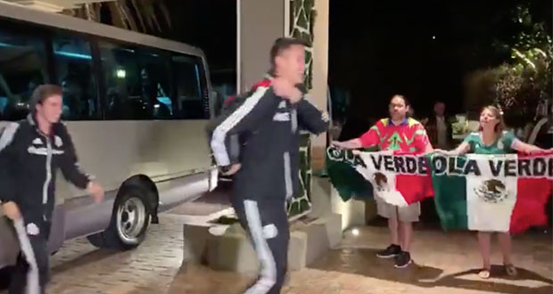 Selección Mexicana ignora a aficionados y se lleva críticas