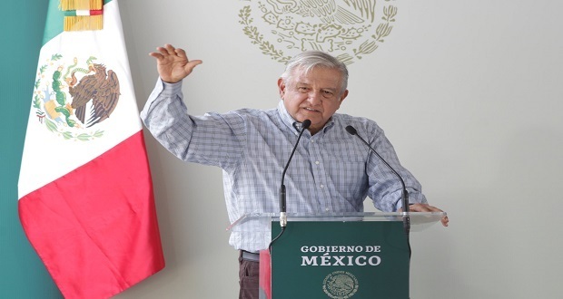 Los tres órdenes de gobierno deben rehabilitar en conjunto caminos: AMLO