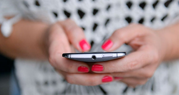 Con dependencia a celulares, reconoce 45% de padres de familia