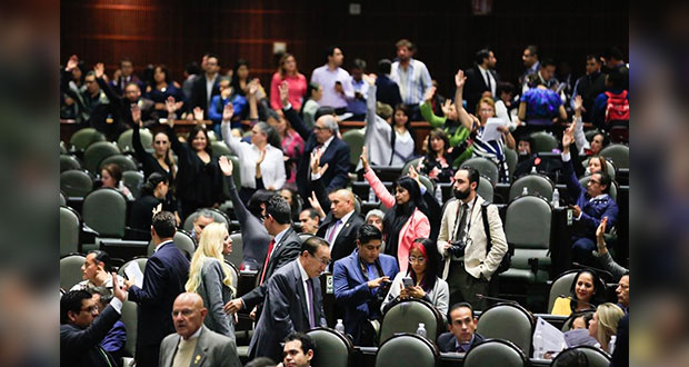 Aprueban reforma para que ningún funcionario gane más que presidente