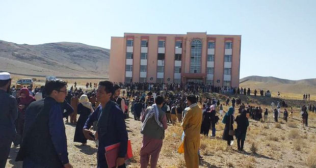 Bomba explota en universidad de Afganistán; hay al menos 23 heridos