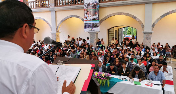 Obras y apoyos a población, destaca edil de Ahuatempan en 1er informe