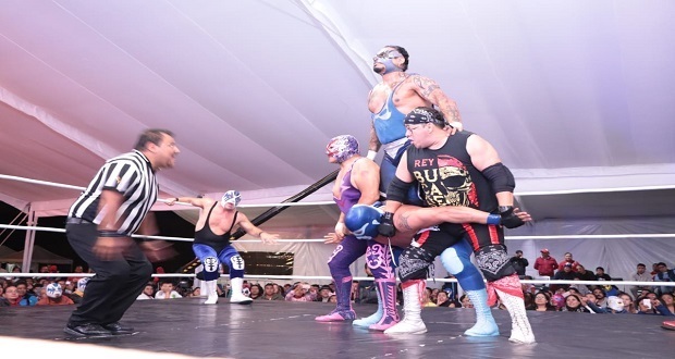 Con función de lucha libre, inauguran exposición en el MIB