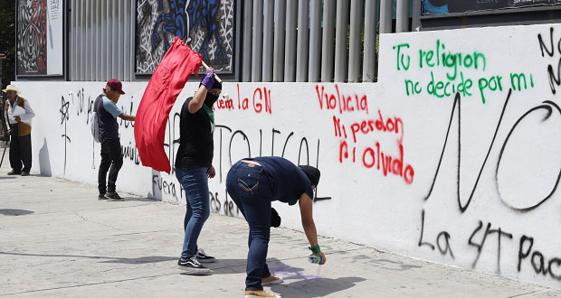 En marcha de 2 de octubre, alumnos de la BUAP exigen no subir pasaje