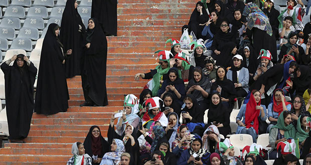 Por 1ra vez en 40 años dejan entrar a mujeres de Irán a estadios