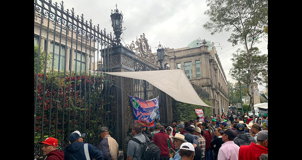 Con plantón, campesinos exigen a Segob titulación de tierras y apoyos