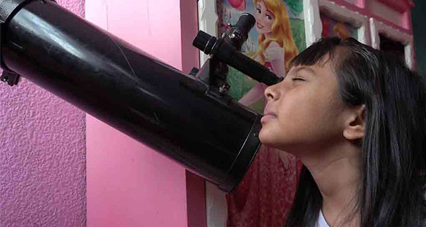 Adhara, la niña de 8 años mexicana más inteligente que Einstein
