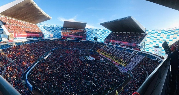 Destacan jóvenes por mosaico monumental en estadio Cuauhtémoc