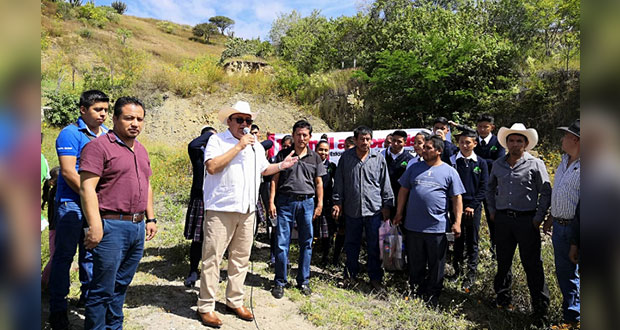 Construyen aulas y baños en telebachillerato de Tulcingo del Valle