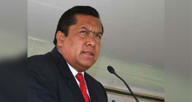 Barbosa pide a SEP federal quitar a Carmona como delegado en Puebla