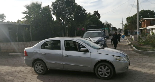 Detienen en Palmar de Bravo a 2 hombres y una mujer en auto robado