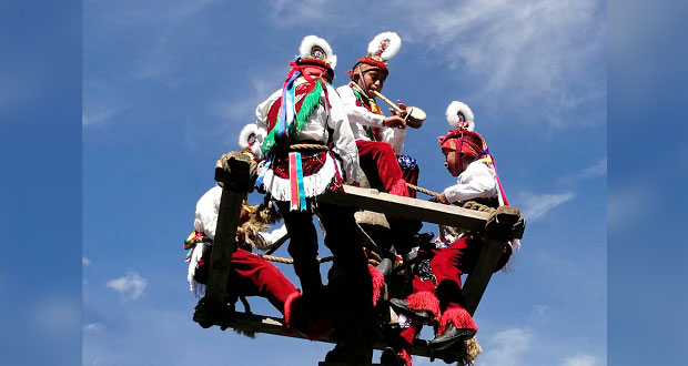 Voladores de Cuetzalan representarán a Puebla en Encuentro de Saberes
