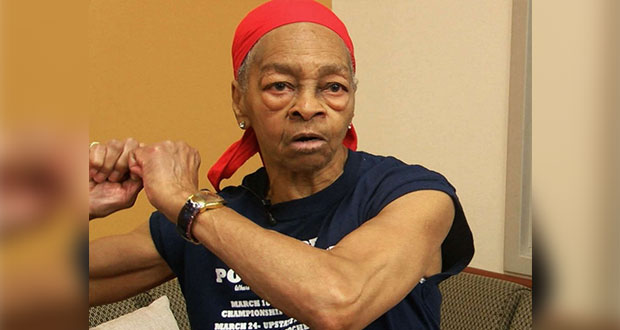Mujer de 82 años da paliza a ladrón que se metió a su casa