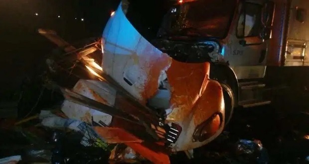 Mueren 3 poblanos tras accidente en autopista de Occidente, Michoacán