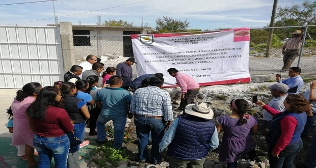 Construye Ayuntamiento de Tepexi barda en preescolar de Huejonapan. Foto: Especial