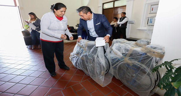 Sedif entrega aparatos ortopédicos a personas que lo necesitan