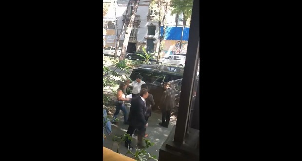 Captan a Evo Morales con Marcelo Ebrad en restaurante en La Roma