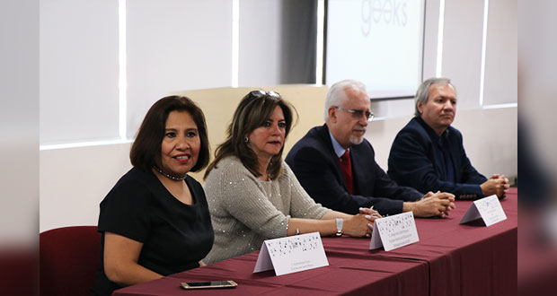 Hombres se apoderan de presentación de foro sobre mujeres geeks