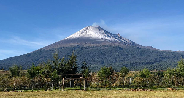Popocatépetl registra tres explosiones y arroja un poco de ceniza