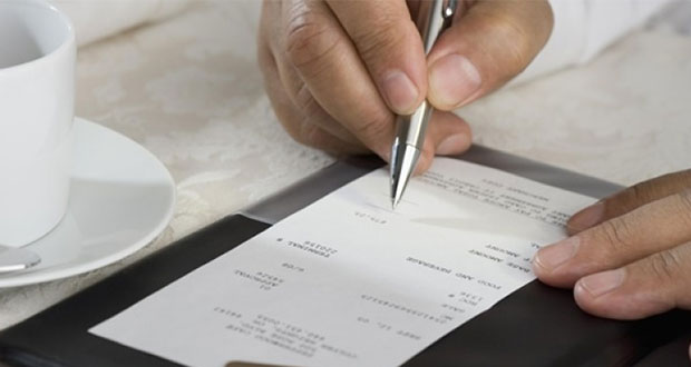 Mesera se queja porque le dejaron 86 pesos de propina y se viraliza