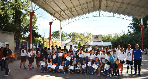 Organizan en Ahuatempan torneo de baloncesto