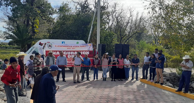 Inaugura ayuntamiento de Atexcal adoquinados en cabecera