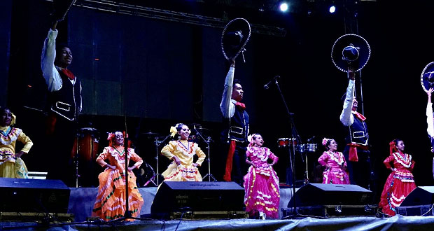Ballet de Antorcha anima feria en Atlixco con piezas de 3 estados