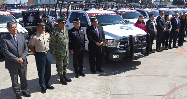 Barbosa entrega 250 patrullas y exhibe déficit de 8 mil 990 policías