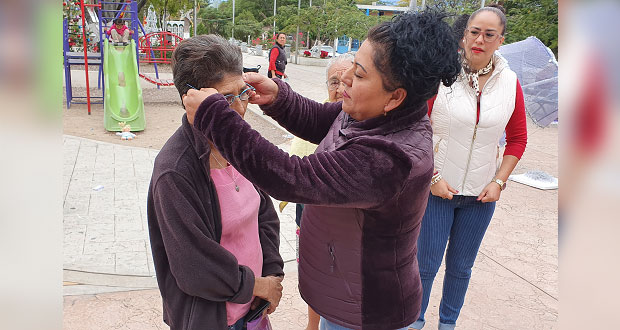 En Coxcatlán, Coyomeapan y Tehuacán, Sedif entrega apoyos