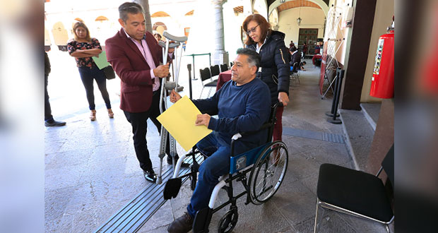DIF entrega silla de ruedas; siguiente jornada ciudadana, el lunes