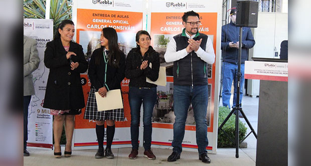 Entregan 7 aulas y equipo sanitario a dos bachilleratos de Puebla