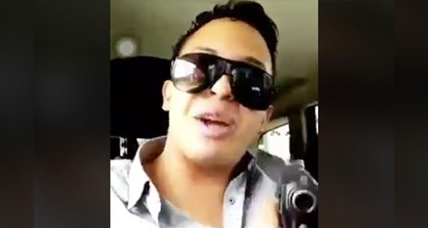 Separan de su cargo a fiscal por video de su hijo portando un arma