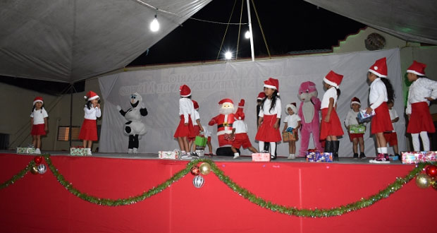 Inician escuelas y ayuntamiento de Ixcaquixtla fiestas decembrinas