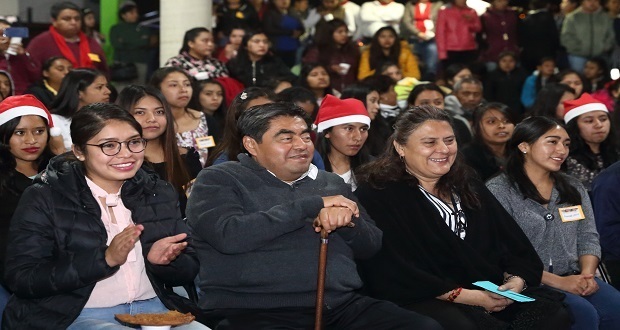 Gobierno licita compra de autobús para alumnas de Normal Carmen Serdán