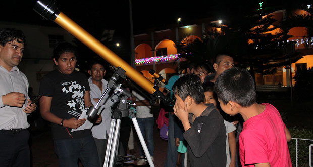 Cientos de personas disfrutan de la Noche de Estrellas en Huitzilan