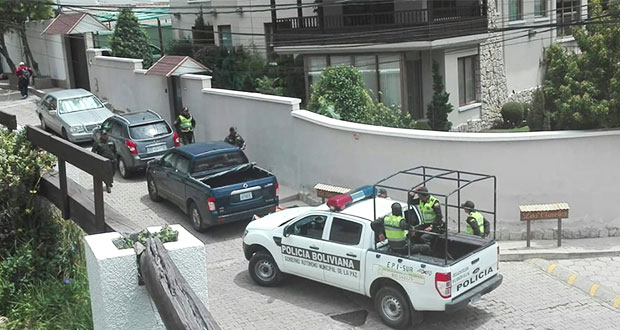 SRE señala excesiva vigilancia en embajada de México en Bolivia