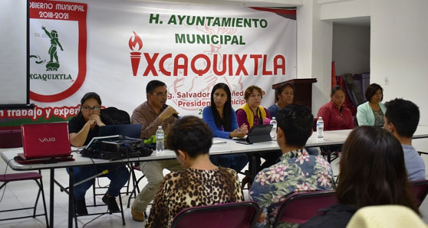 Se reúne edil de Ixcaquixtla con comerciantes de bebidas alcohólicas