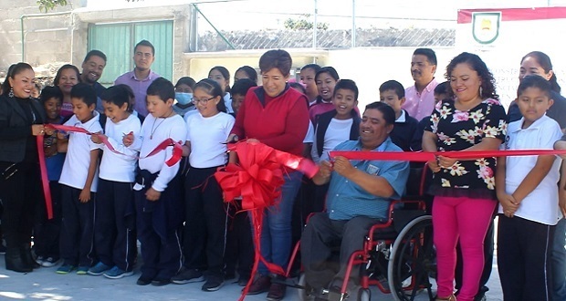 Inauguran módulos sanitarios en primaria de Tepexi