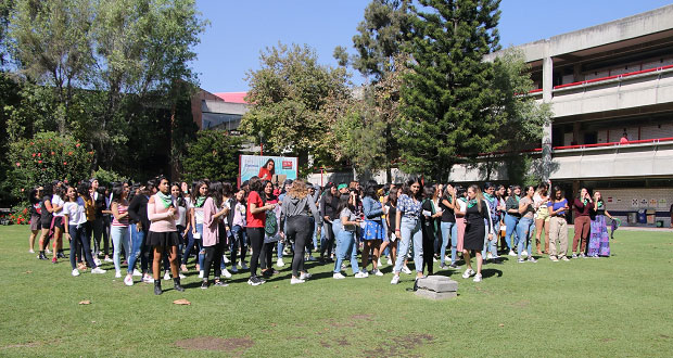 En la Ibero, alumnas se unen a intervención “Un violador en tu camino”