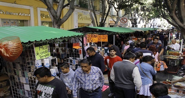 Ambulantes no respetan horarios para instalarse en el CH; Segom, omisa