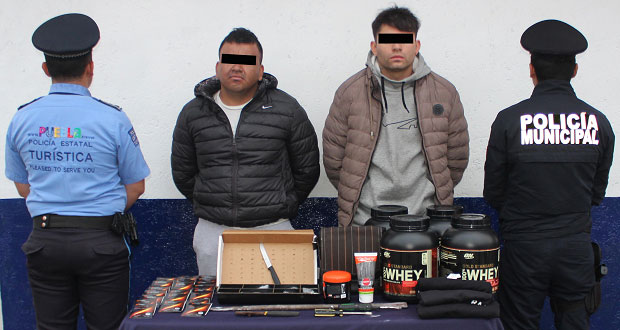 Detienen a 2 hombres por robo a tienda de suplementos alimenticios