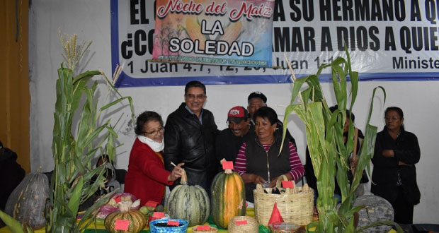 Ixcaquixtla celebra “noche del maíz” con muestra de comida y bailes