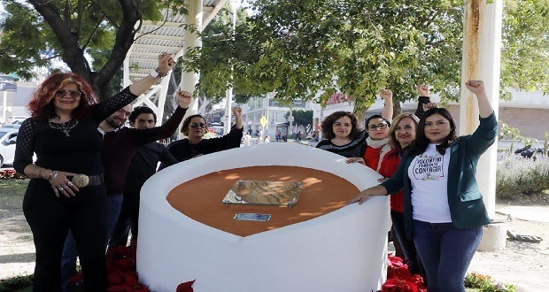 Develan placa en honor a activista transgénero Agnes Torres